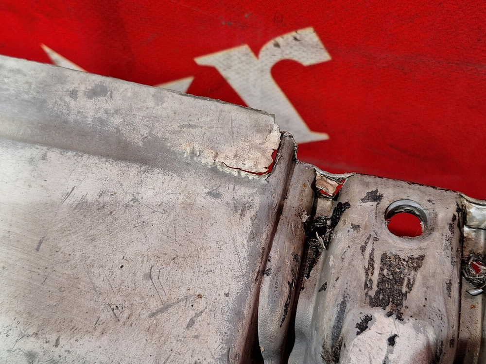 Крыло заднее левое передняя часть