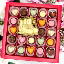 Шоколадный набор "Фигурные коньки": шоколадка и 21 конфета ручной работы