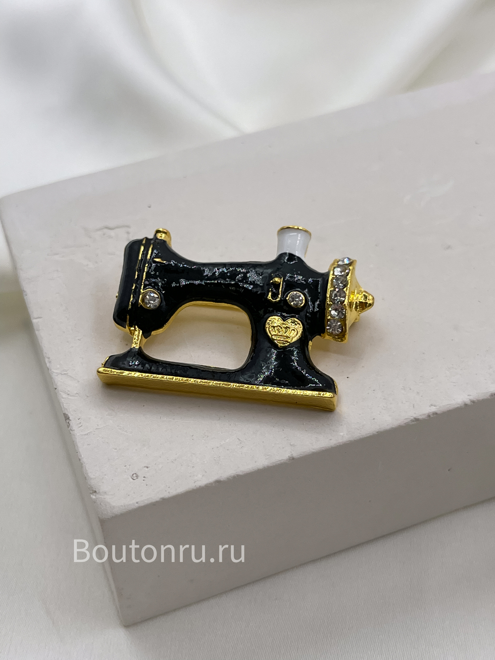 Брошь черная "Швейная машинка"