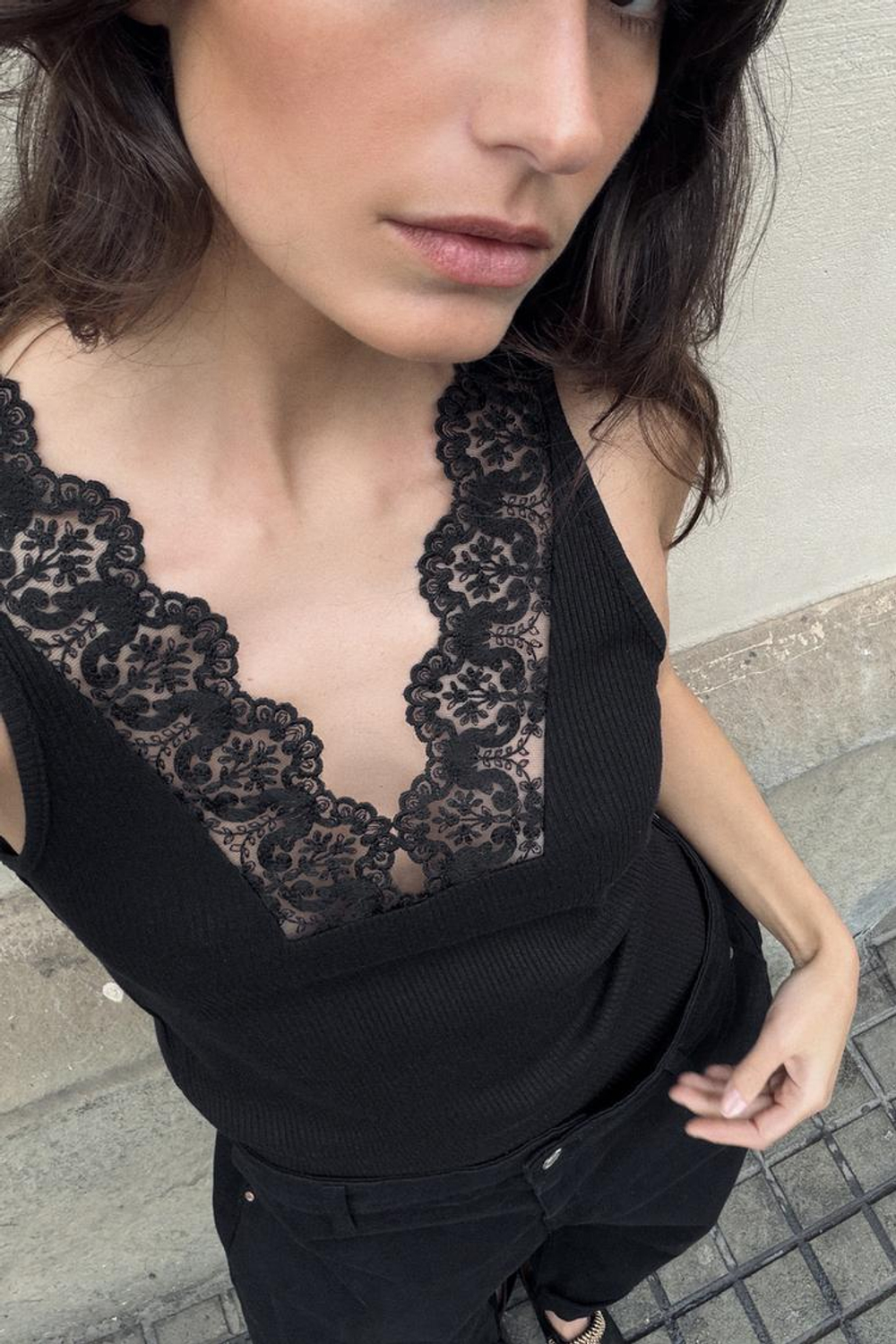 ZARA ФУТБОЛКА В РУБЧИК С КРУЖЕВОМ, ЧЕРНЫЙ