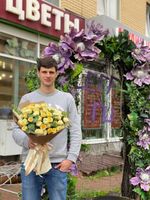 Букет из кустовой розы нежный