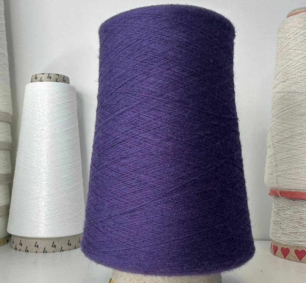 KING - Botto Giuseppe; 30% кашемир, 70% меринос; 2400м/100гр (2/48); col.677 Falke, цвет: фиолетовый