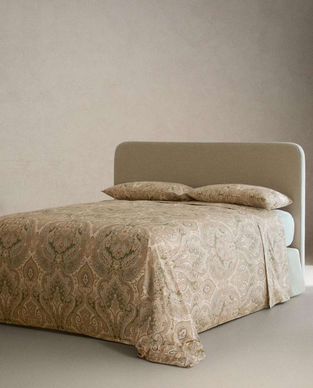 ZARA HOME ПОДОДЕЯЛЬНИК ИЗ ХЛОПКА-САТИНА С УЗОРОМ «ПЕЙСЛИ» (300 НИТЕЙ), ЗЕЛЕНЫЙ