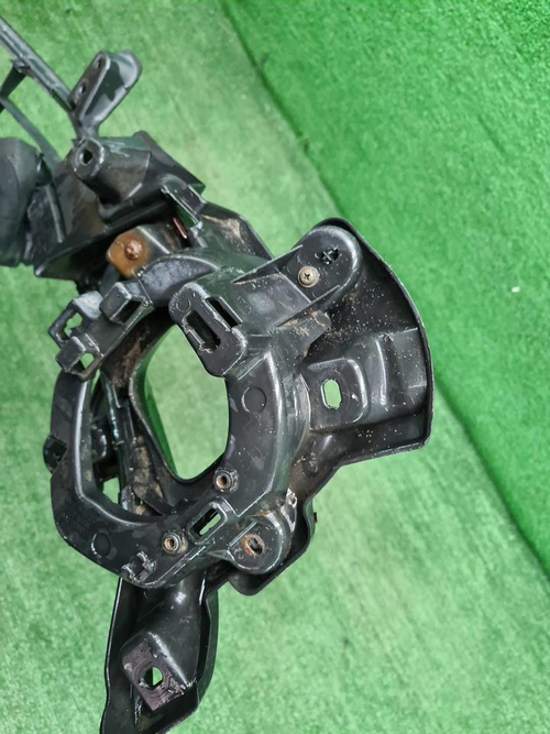 Накладка ПТФ правая Toyota Land Cruiser 200 15-21
