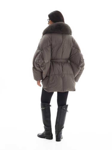 Пуховик женский летучая мышь в цвете хаки с мехом