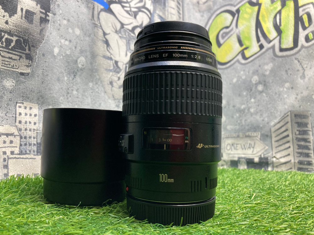 Canon EF 100mm 2.8 Macro USM