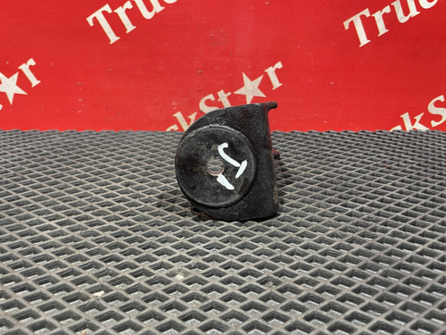 Кронштейн радиатора левый 2023г