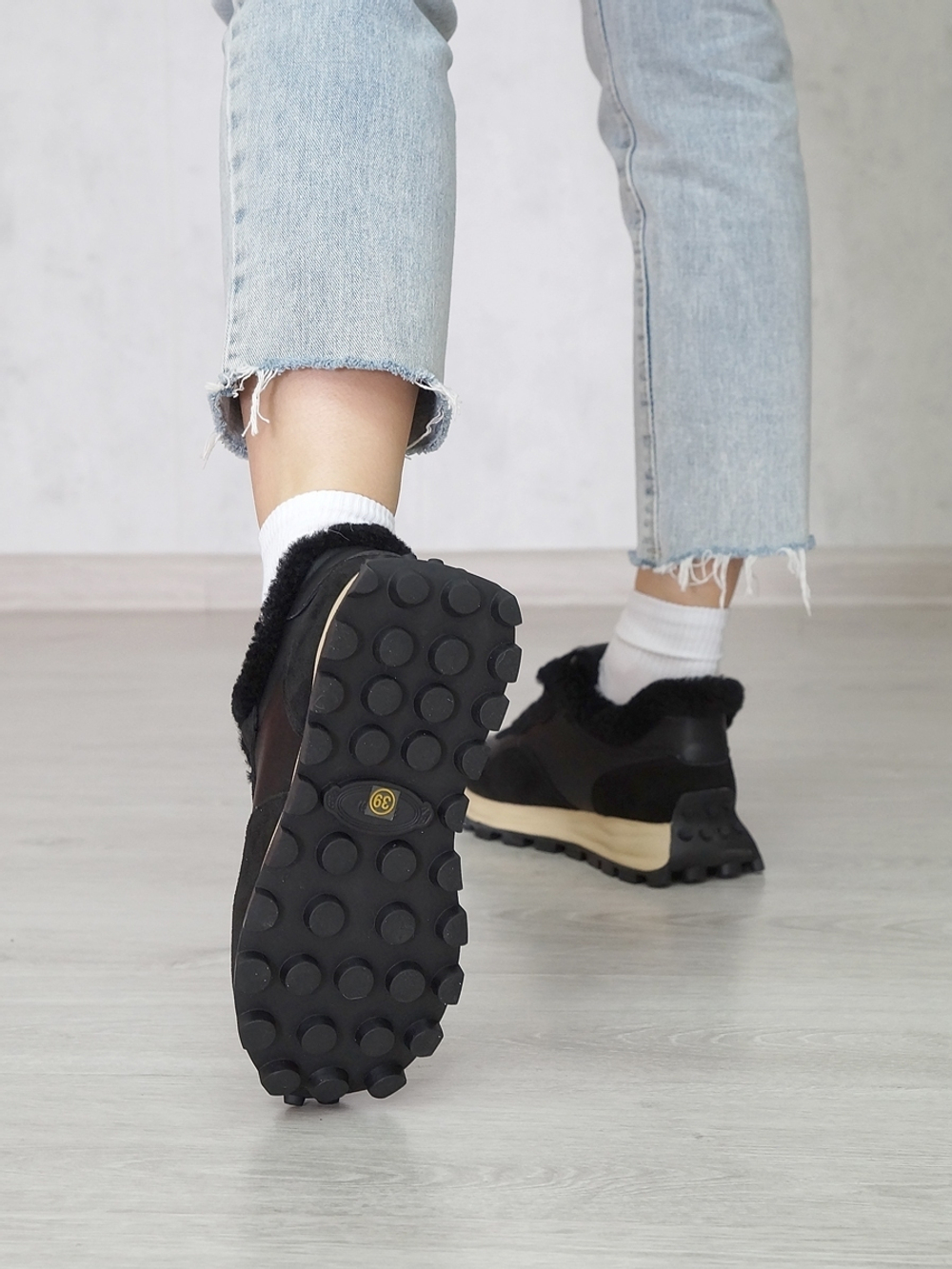 Кроссовки женские зимние