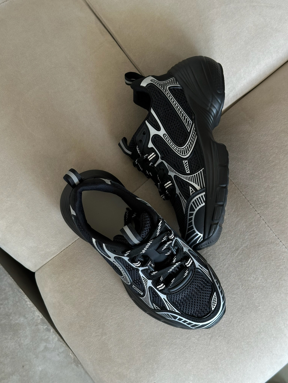 Кроссовки из натуральной кожи