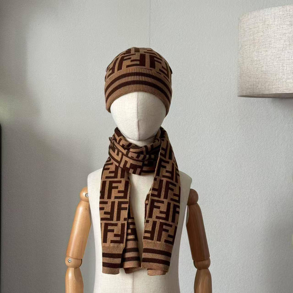 Комплект Fendi (шапка + шарф)