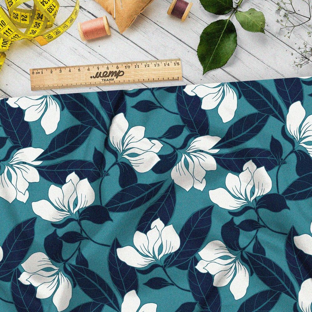 Ткань бифлекс белые цветы с листьями