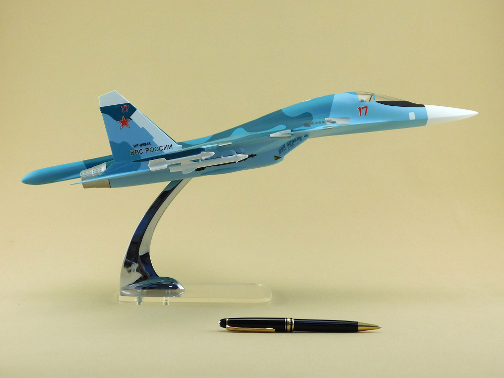 Модель самолета Су-34 (М1:48 ВВС России, RF-95845, 17)