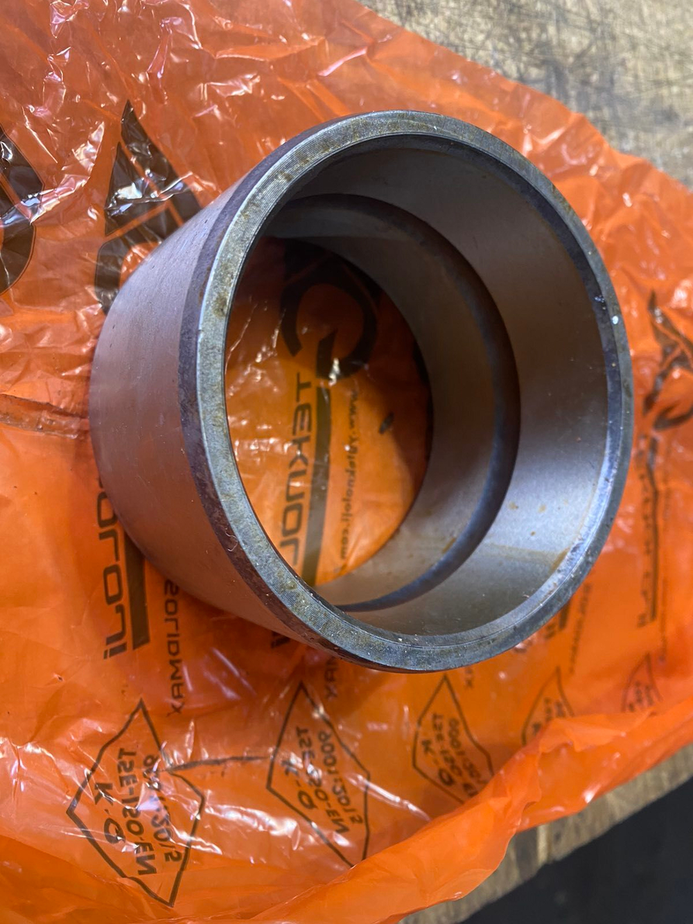 Втулка 707-76-95040