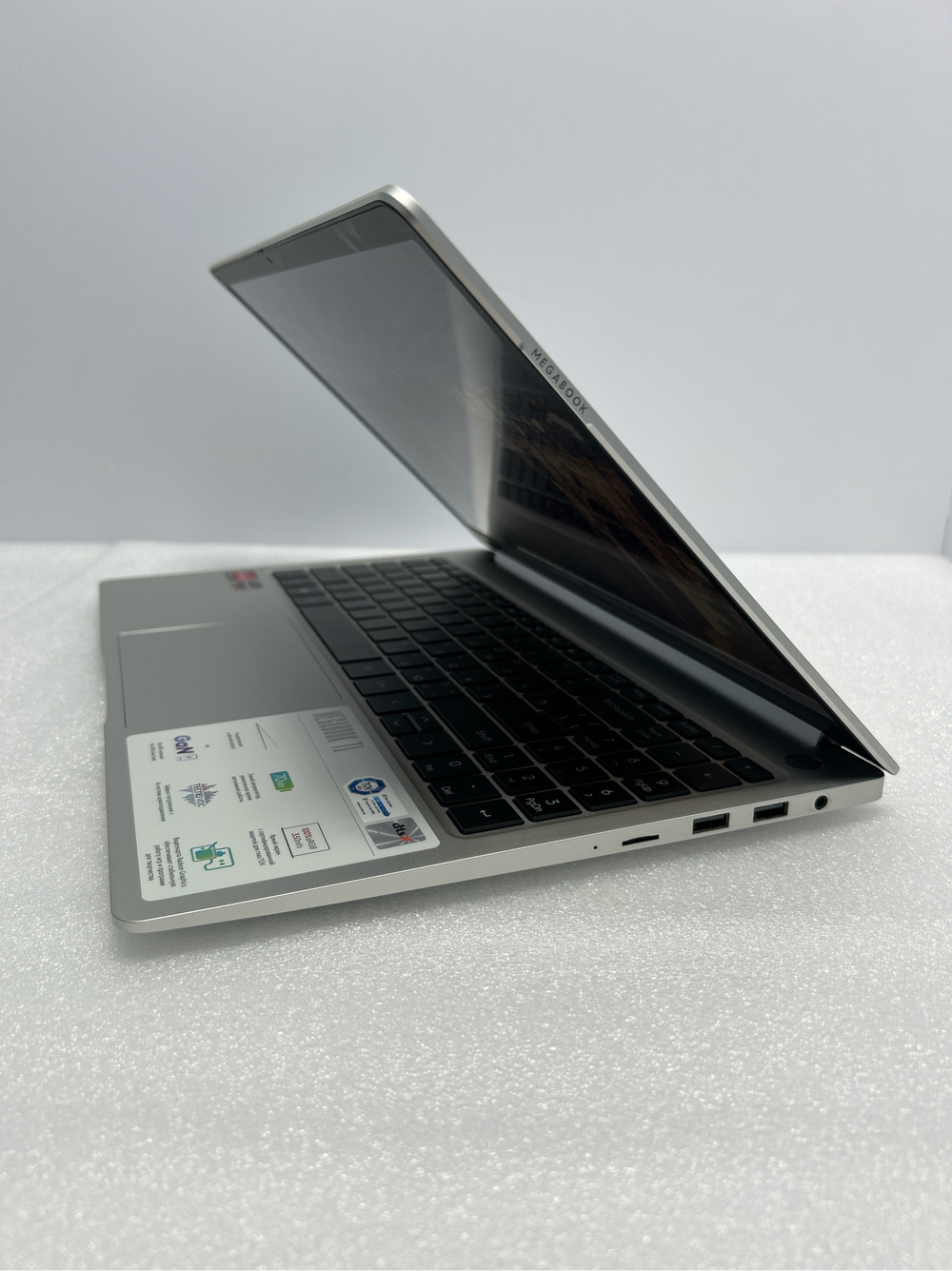 Ноутбук Tecno MEGABOOK T15DA (4894947004988) 15.6"/AMD Ryzen 7 5800U/RAM 16GB/SSD 512GB/AMD Radeon Graphics/1920*1080/IPS/DOS/Подсветка кл-ры: LED/серый космос. Состояние: Уценка/вмятина и царапины на корпусе