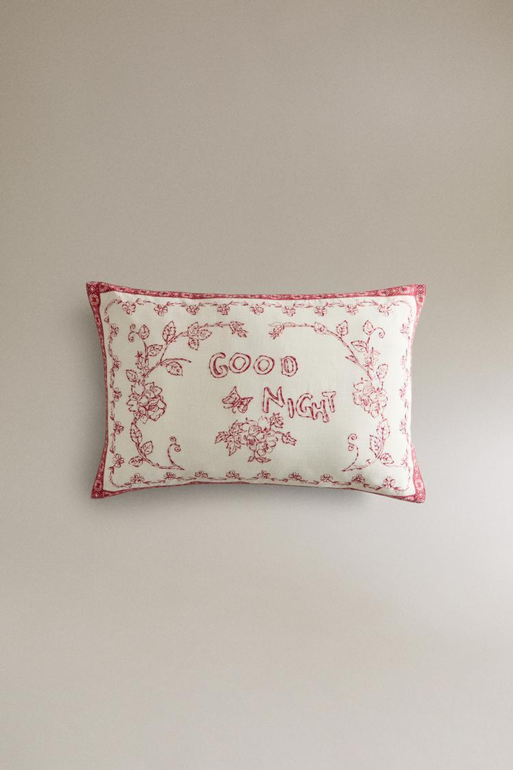 ZARA HOME ЧЕХОЛ ДЛЯ ДЕКОРАТИВНОЙ ПОДУШКИ С КОНТРАСТНОЙ ВЫШИТОЙ НАДПИСЬЮ, КРАСНЫЙ