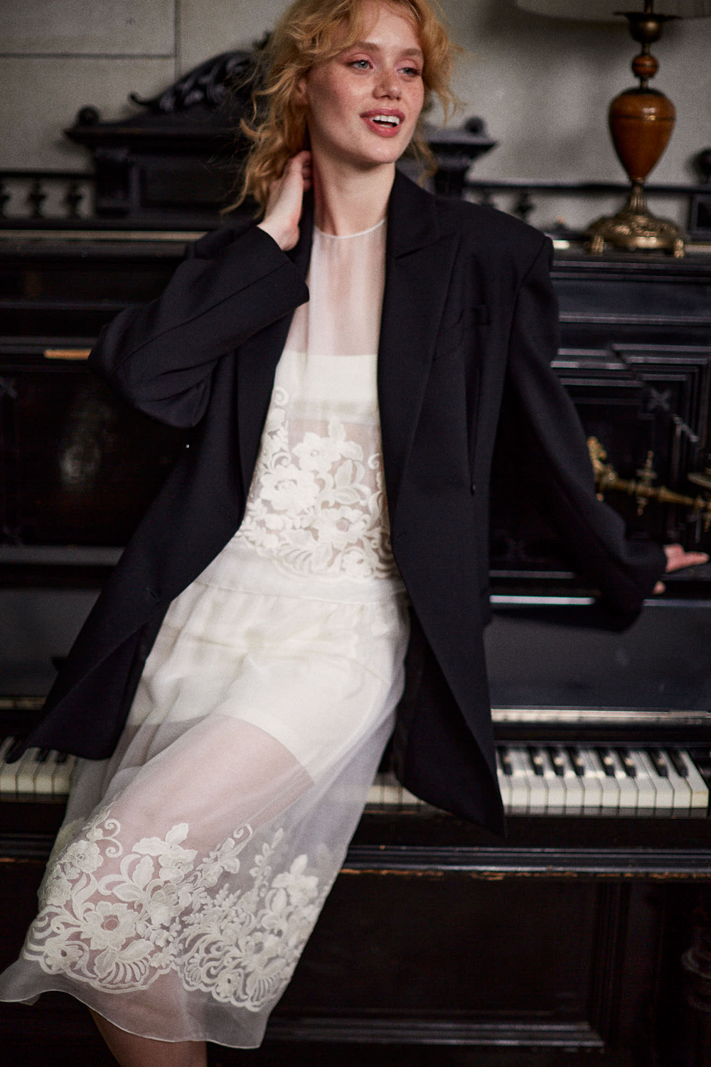 Топ из шелка с вышивкой молочный