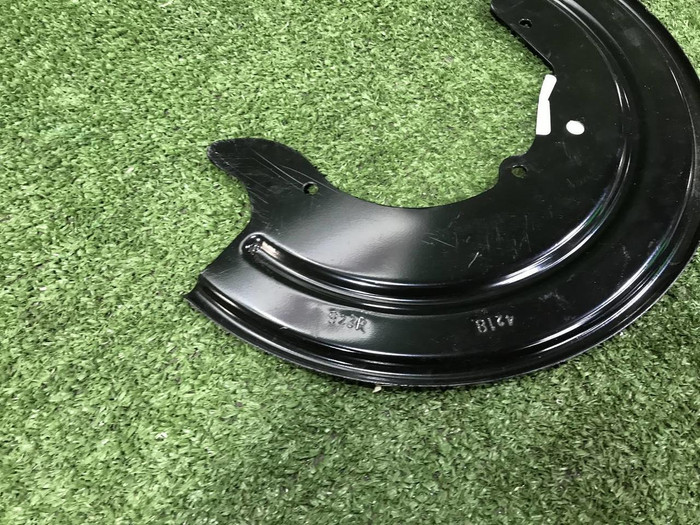 Щиток тормозной передний левый Renault Duster 1 (2010-2021)