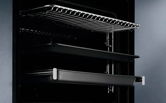 Духовой шкаф Electrolux EOF3H50BK