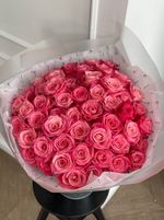 Гранд-букет из ярко розовых роз 51шт