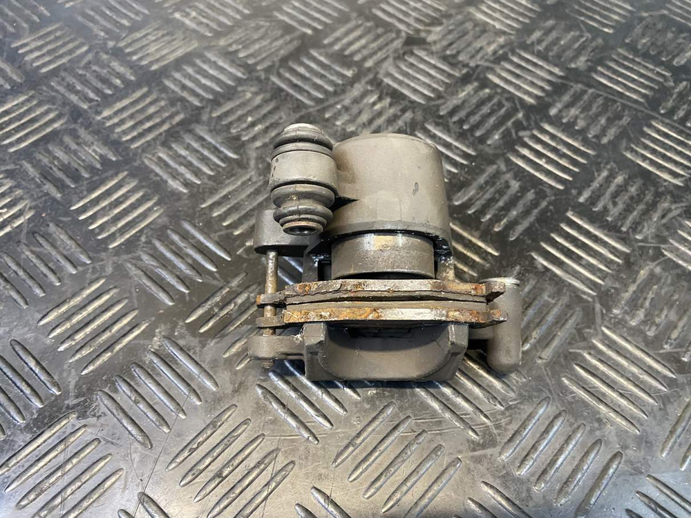 Суппорт заднего тормоза Suzuki GSR400 (GK7DA)