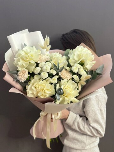 Авторский букет с 5 французскими розами сорта "Мондиаль"