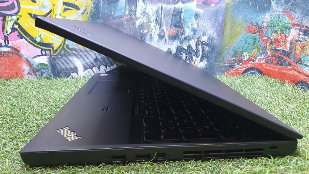 Ноутбук Lenovo i7-6/16Gb/940MX 2Gb/2.5K