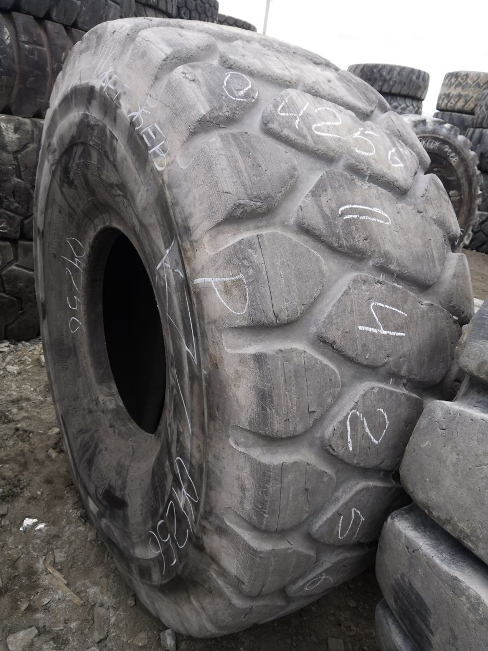 26.5R25 Bridgestone VMT шина б/у