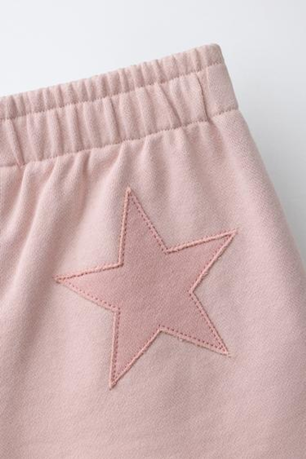 ZARA ШОРТЫ ИЗ МЯГКОЙ ТКАНИ С НАШИВКОЙ «ЗВЕЗДА», ЛИНЯЛЫЙ РОЗОВЫЙ