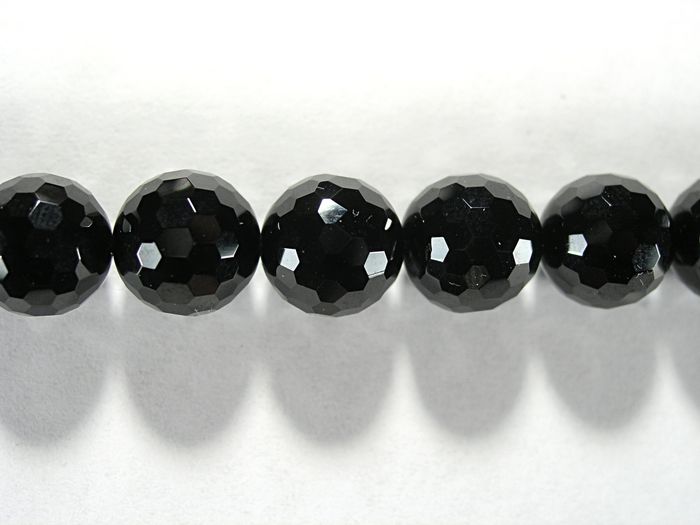 Бусина из шпинели черной, фигурная, 10 мм (шар, граненая)
