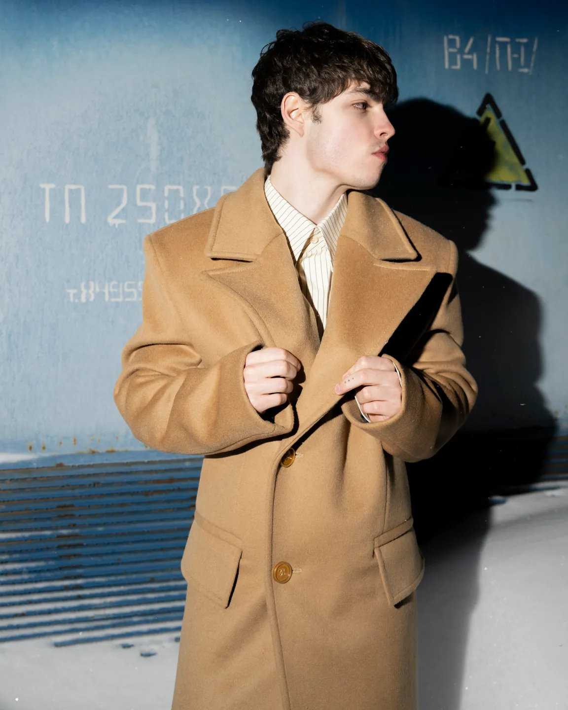 Бежевое пальто 