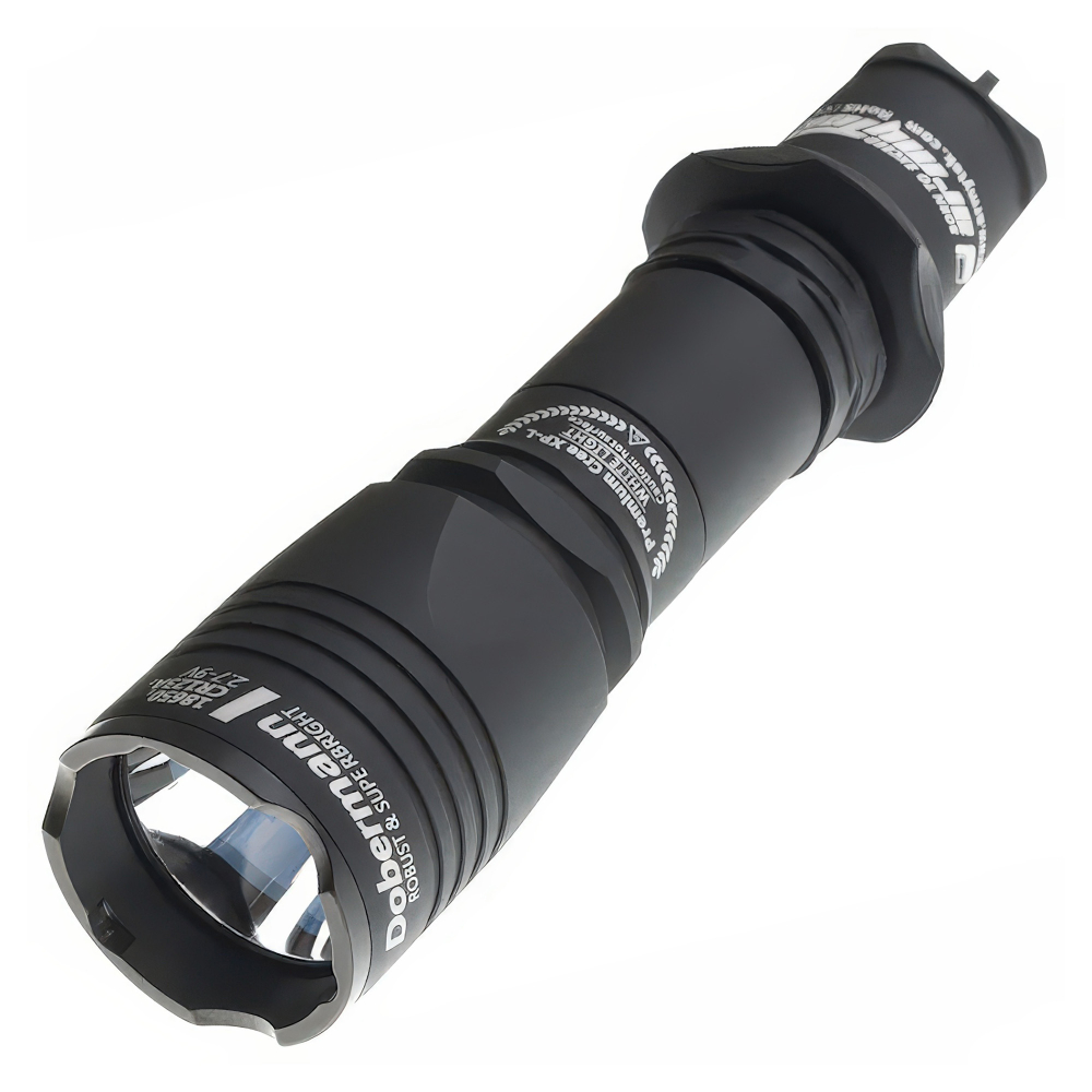 Тактический фонарь Armytek Dobermann XP-L warm — устойчивость к нагрузкам: выдерживает отдачу 12 калибра, падения с высоты и погружение на глубину до 50 метров.