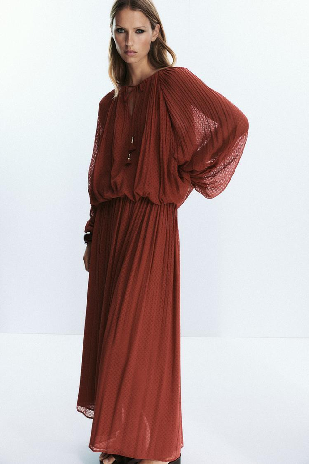 ZARA ПЛИССИРОВАННАЯ БЛУЗА С КИСТОЧКАМИ, ЧЕРЕПИЧНЫЙ