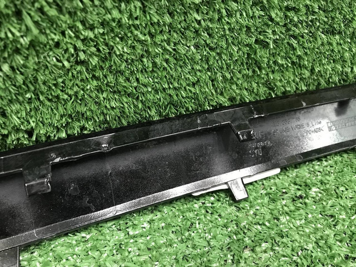 Молдинг переднего бампера Audi Q8 (18-23) S-line