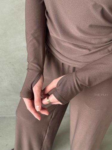 Трикотажный костюм из вискозы цвета капучино