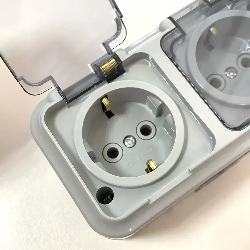 Розетка двухместная, уличная, влагозащищенная, открытой установки 16А, IP54 с заземлением, серия ПР, с прозрачной крышкой