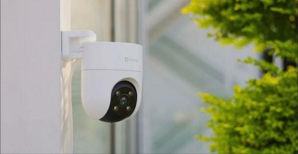 EZVIZ H8c 2 МП поворотная Wi-Fi камера c распознаванием людей.