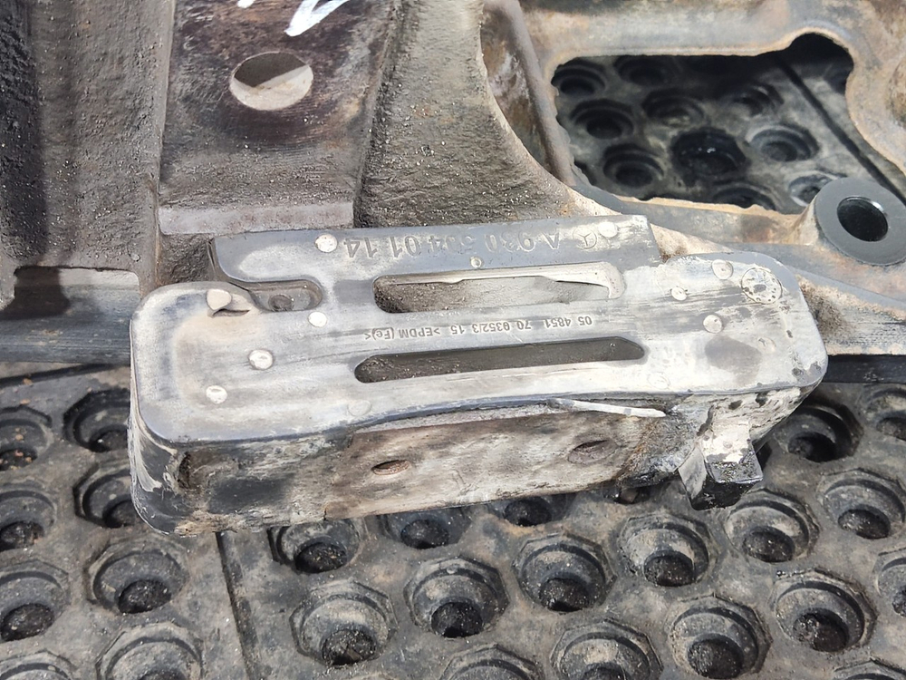 Кронштейн рессоры передней правый