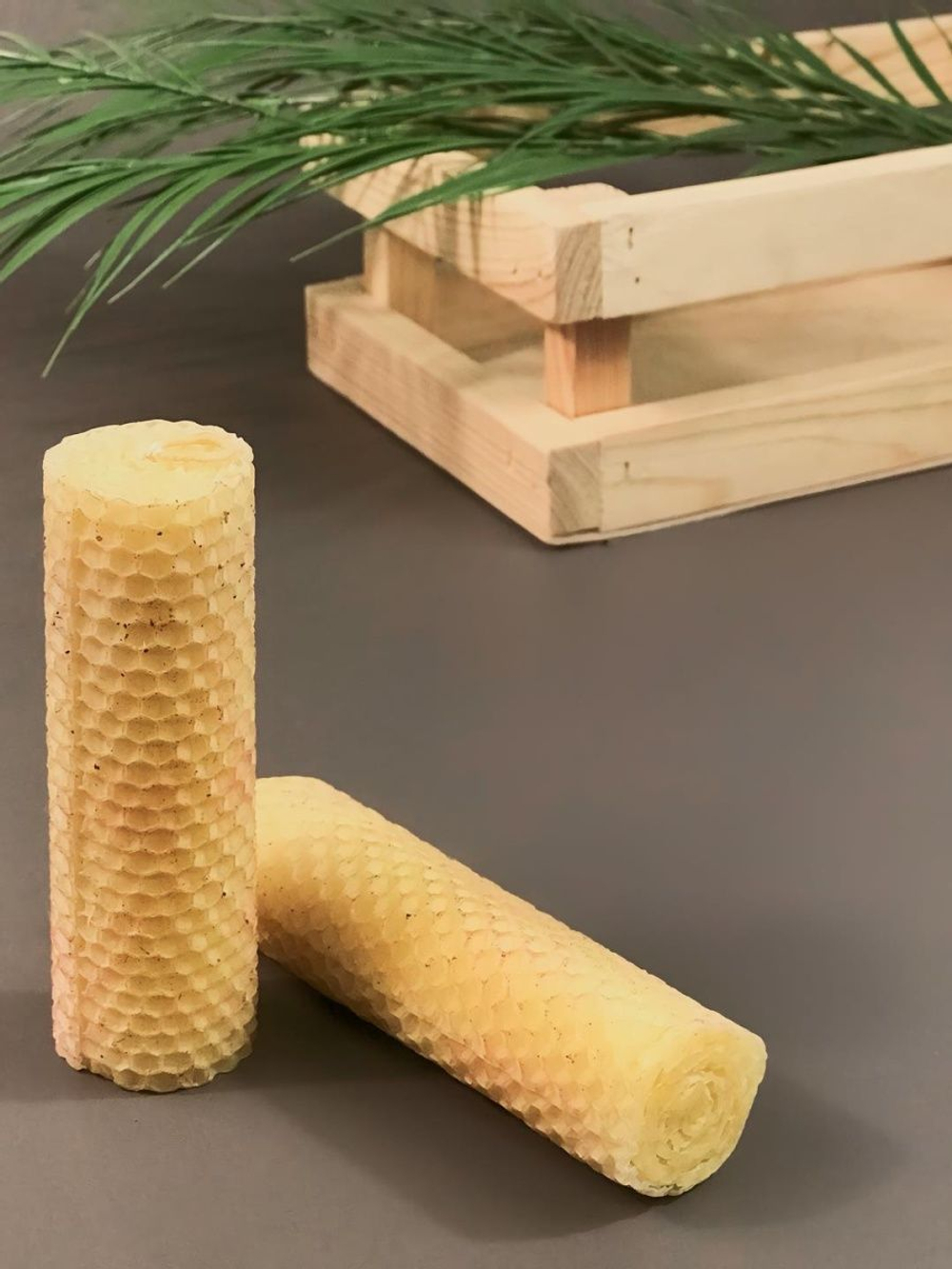 Свеча из вощины с Душицей 13 см