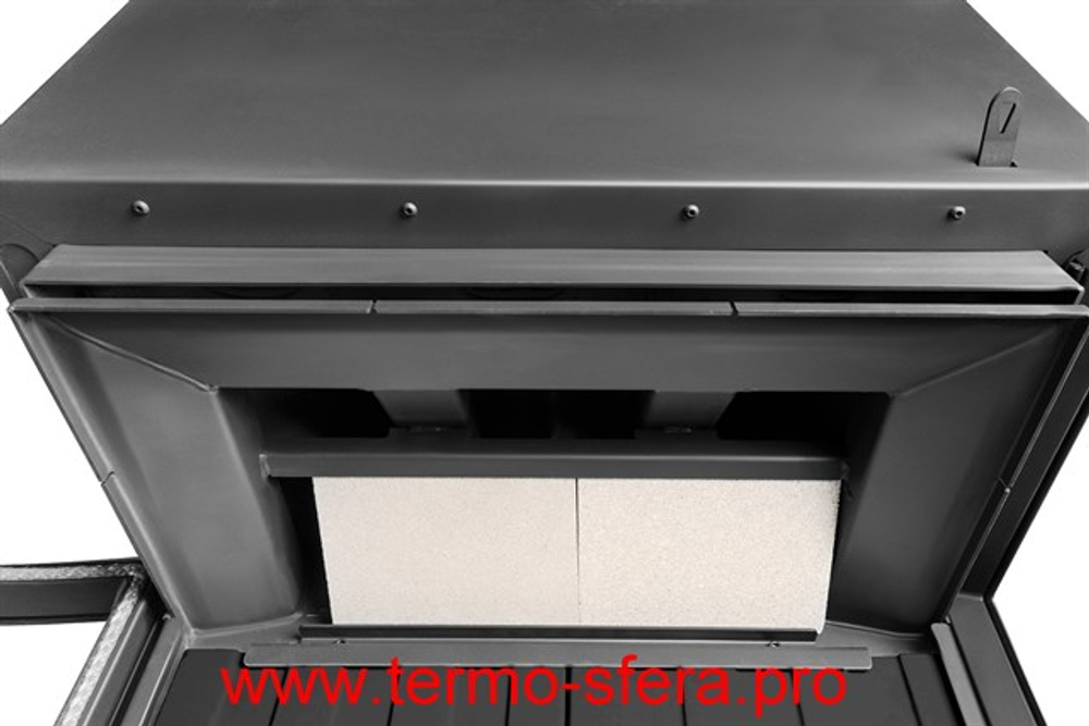 Камин МАДРИД на дровнике Гигант справа черный шамот подовый