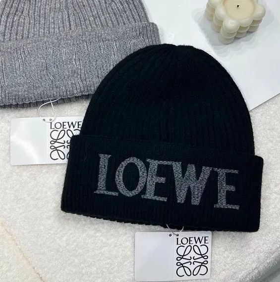 Шапочка бини LOEWE из шерсти