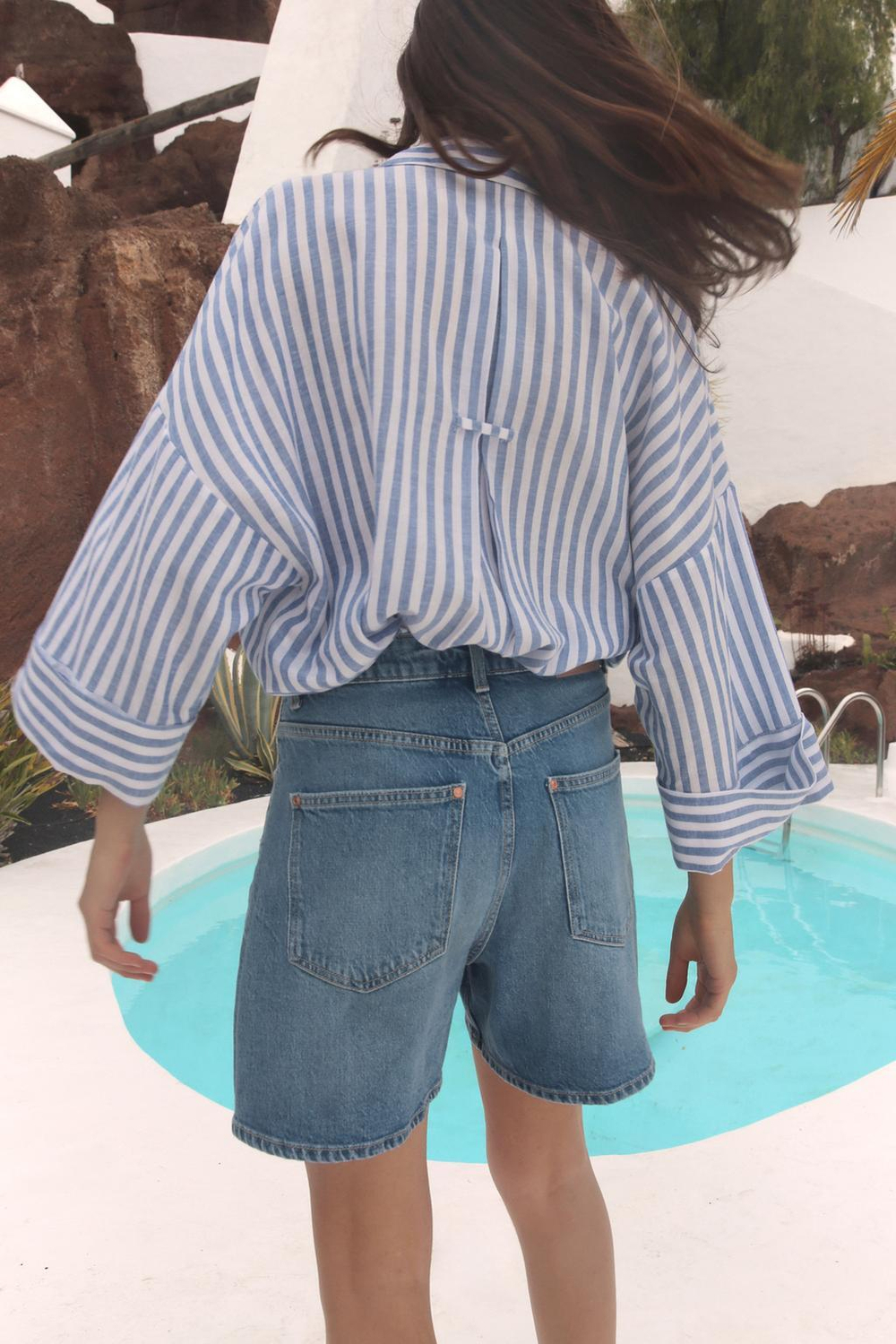 ZARA РУБАШКА ИЗ СМЕСОВОГО ЛЬНА С ШИРОКИМИ РУКАВАМИ, СИНИЙ/БЕЛЫЙ