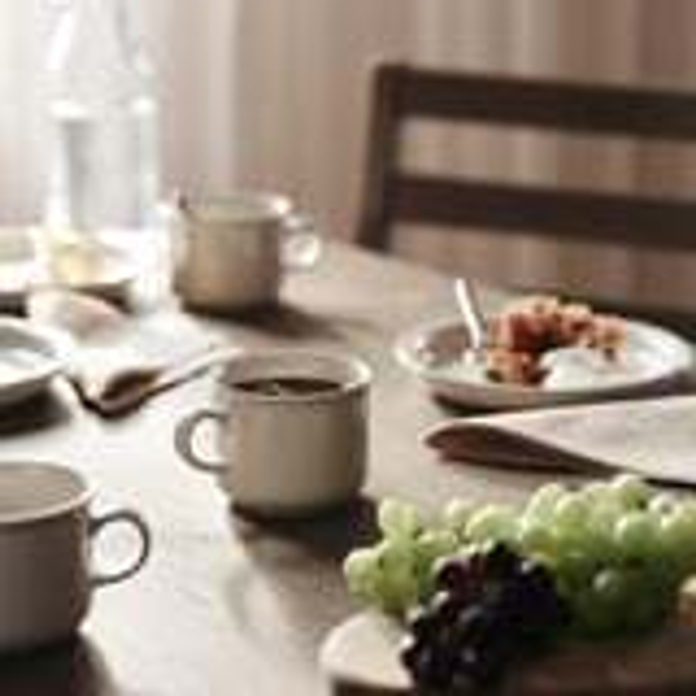 IKEA DAGGASTER (ИКЕА) Кружка, горошек/светло-бежевая, 400 мл
