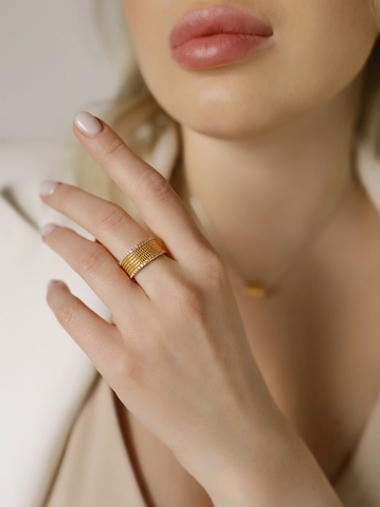 Кольцо "Shik" из серебра и лимонное золото 18 карат с фианитами