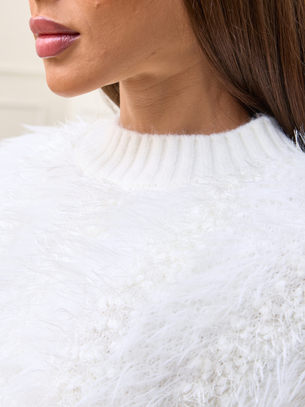 Свитер осенний теплый пушистый укороченный вязаный