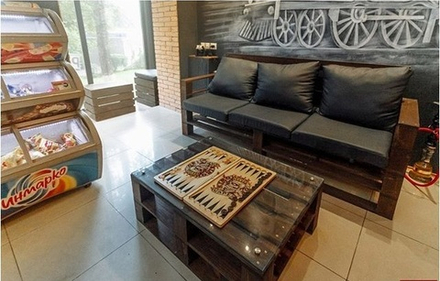 Диван стилизованный под поддоны ДВ15