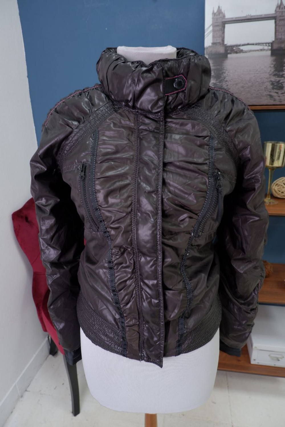 Куртка Oggi стильная 44 размер