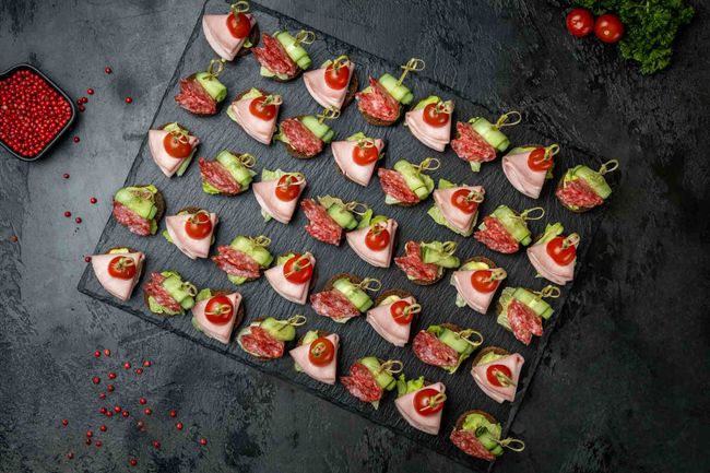 Канапе &quot;Колбасный микс&quot; с овощами, 40 шт.