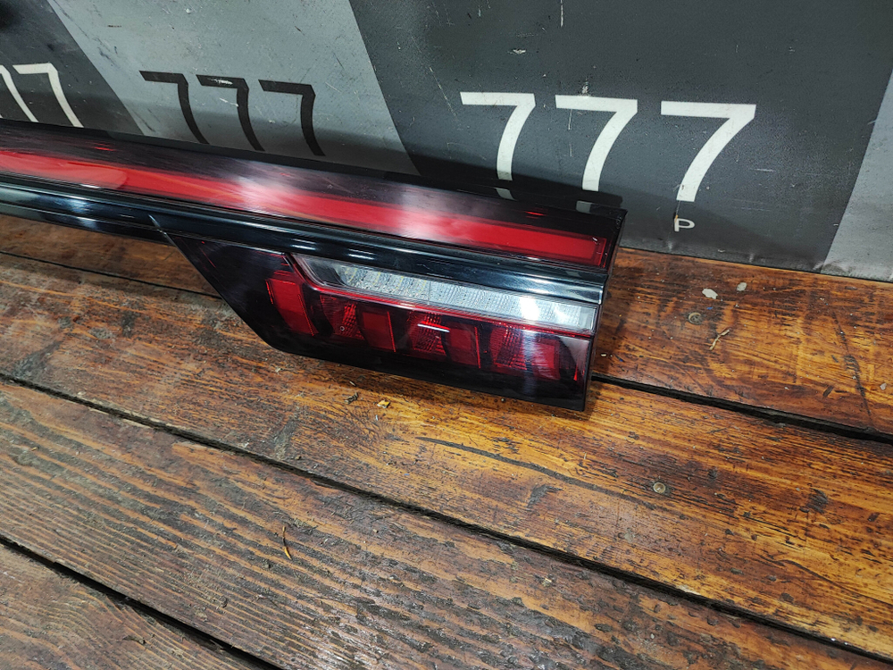 Фонарь задний в крышку багажника центральный Geely Monjaro 21-нв Б/У Оригинал 7057045900