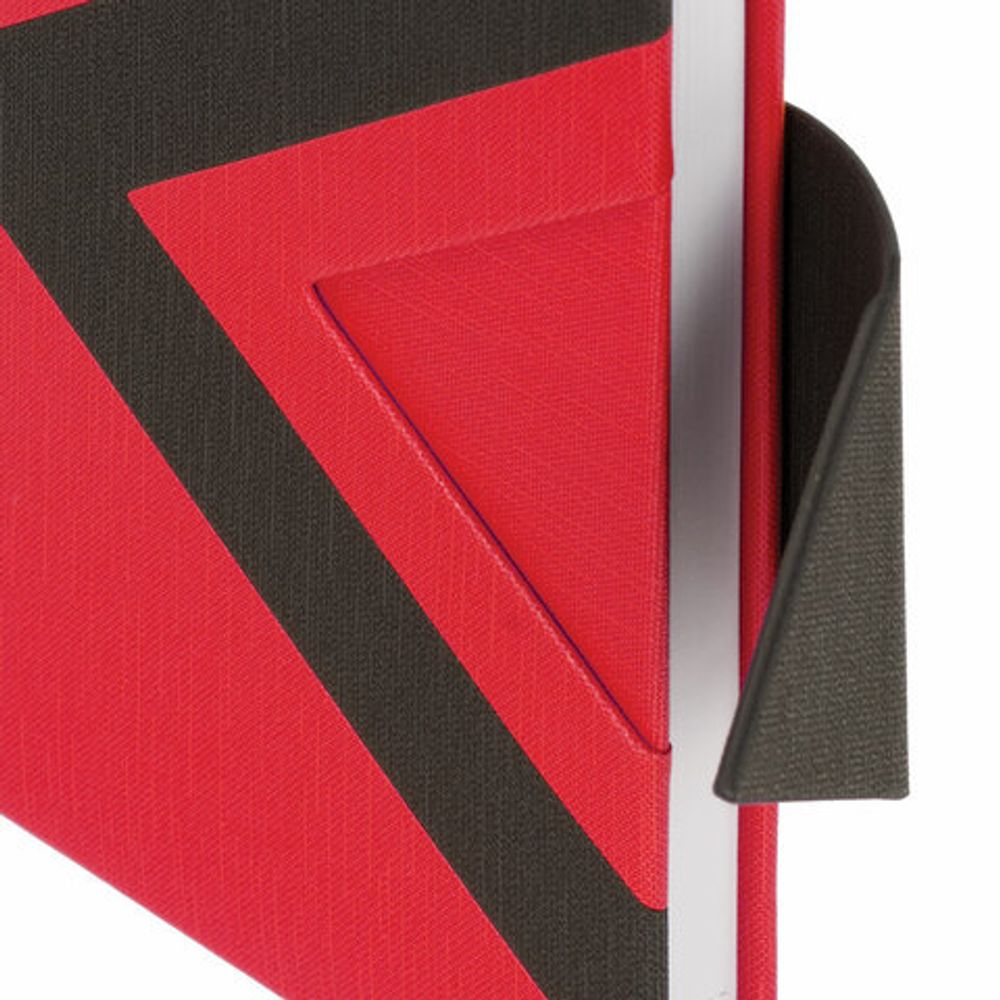 Ежедневник недатированный А5 138x213 мм BRAUBERG "Waves" под кожу, застежка 160 л., красный/черный, 111874