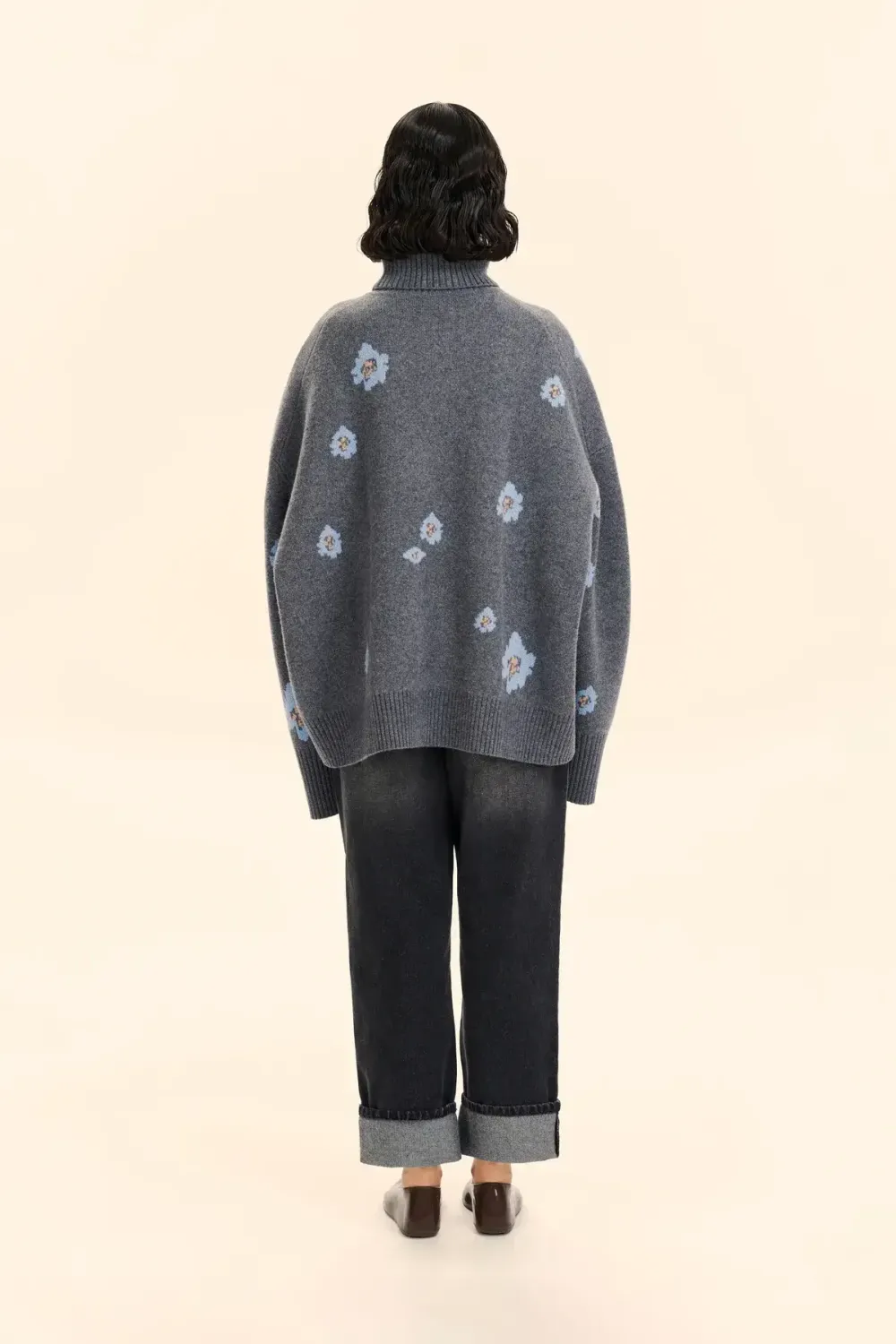 Свитер с горлом ((I can buy myself flowers)), серый